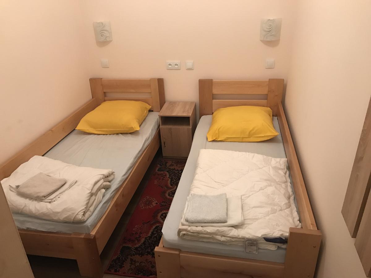 Отель Хата Dnipro Bagian luar foto
